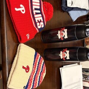 Philadelphia Phillies Beanie and bottle set